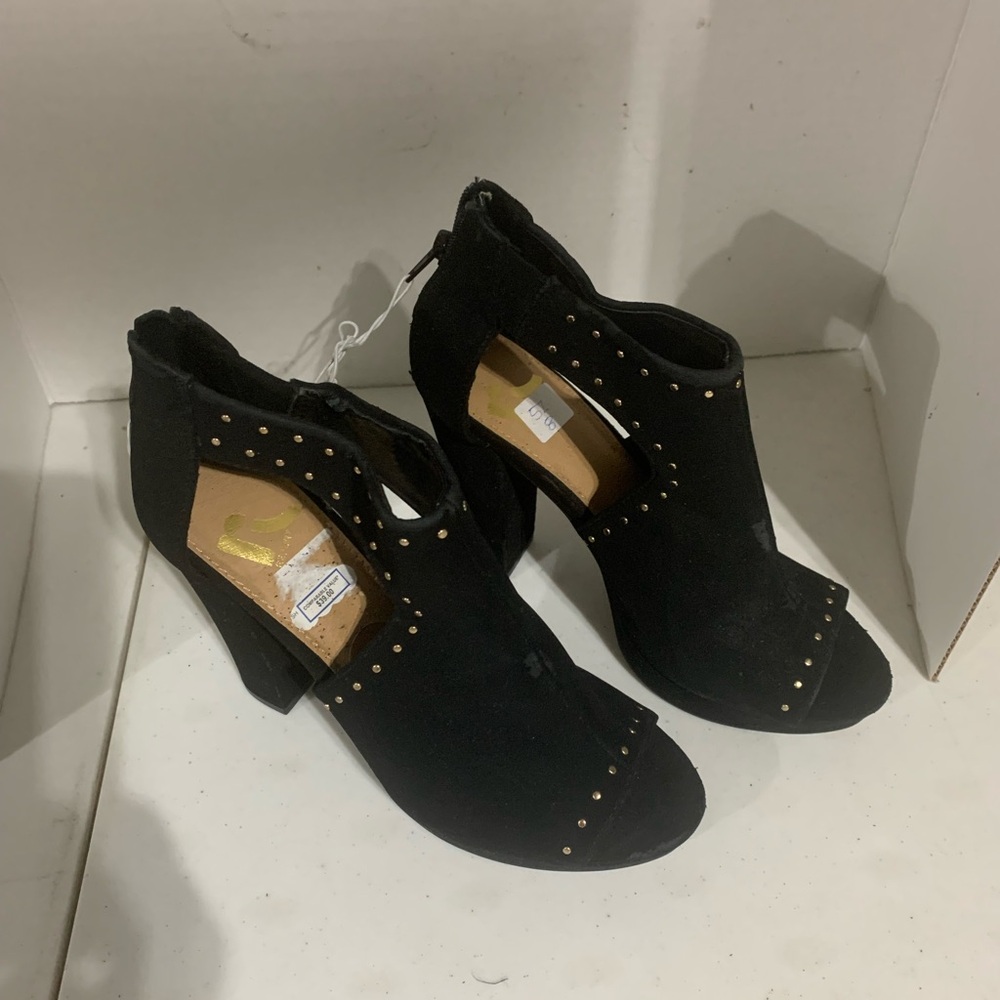 NEW WOMENS BLACK HEELS SIZE 8